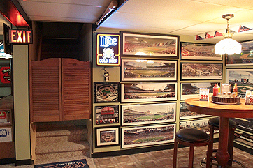 Thomas Kelly's Basement Bar