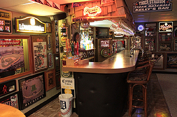 Thomas Kelly's Basement Bar